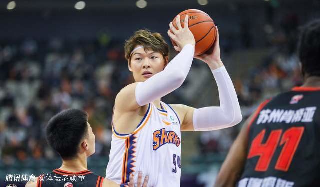 他们总认为自己更了解一切，尽管他们除了是一名足球运动员外一无所成。